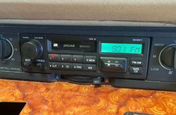 DAC7614-LHE4100FA-radio-casette JAGUAR XJ / XJ40 / XJS Interior