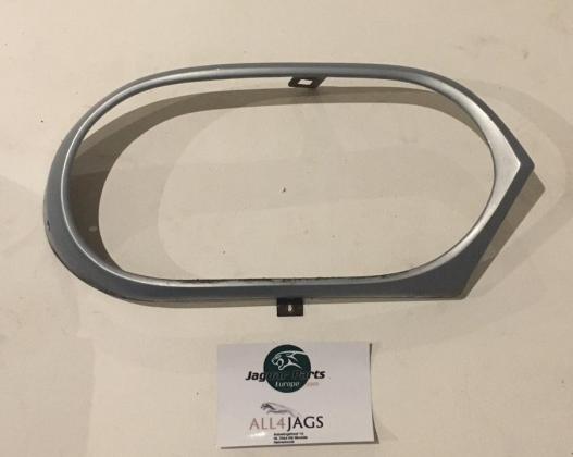 Rechter koplamp omranding SPD1106