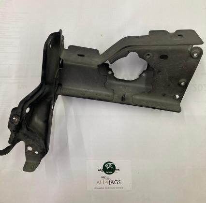 RH Wing Bracket C2P12583 JAGUAR XK 150 Body