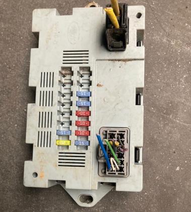 Fuse box CPLA14Q073AA-C2D23644 Jaguar F Type Electric