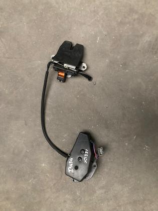 C2D19833-C2D32693 Achterklepslot met motor