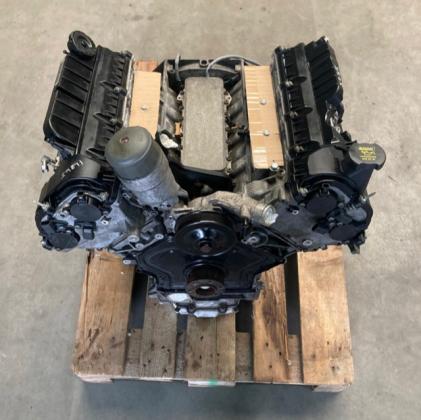 AJ812870-AJ813605 Motorblok