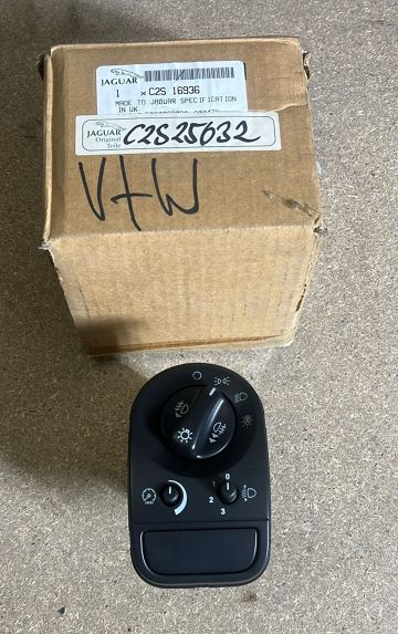 2002-2003 Headlamp Switch C2S25630